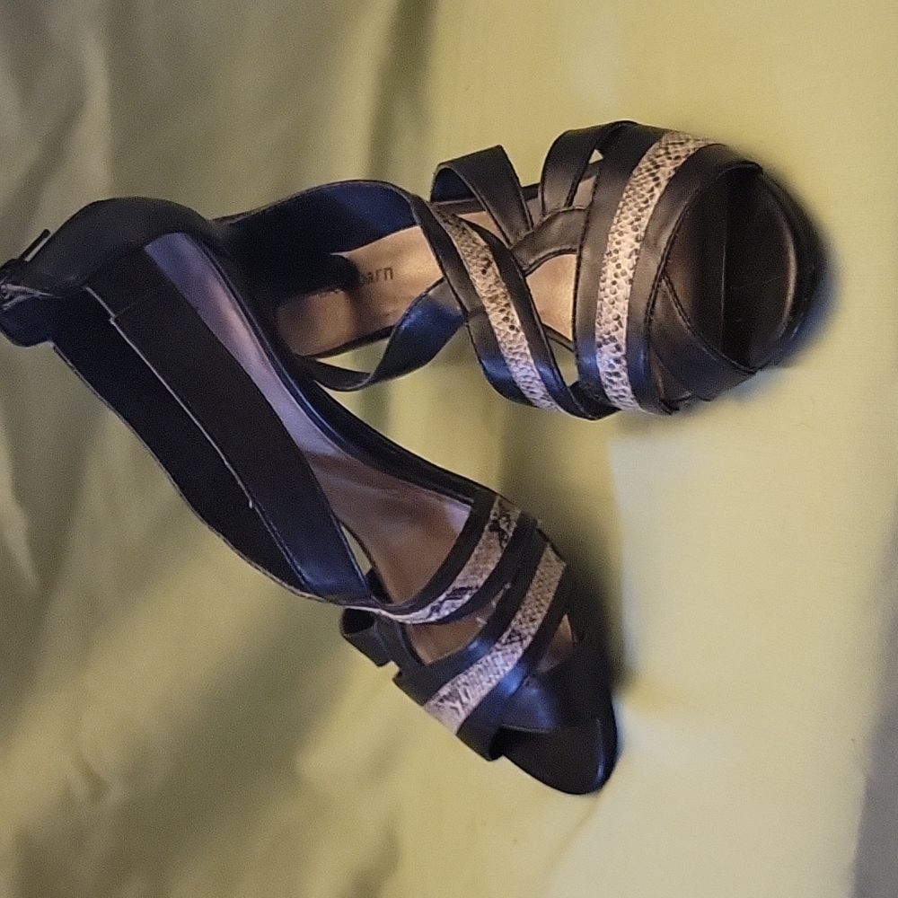 Cute Heels with snakeskin print 9W